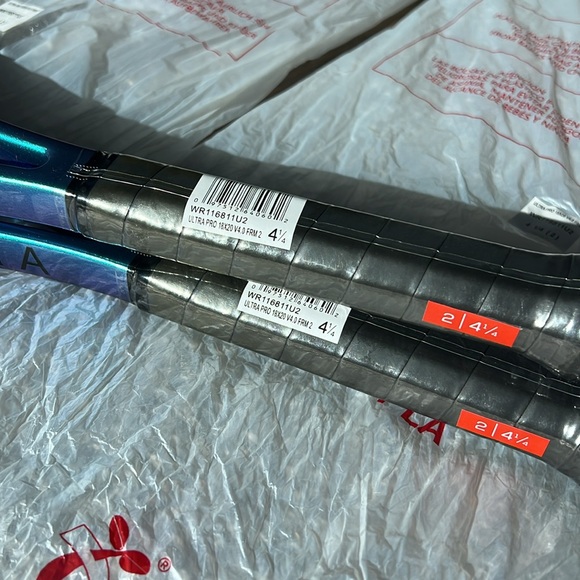NWT Set of Wilson Ultra Pro 18x20 v4, Grip 2 ( Two rackets) - Picture 3 of 14